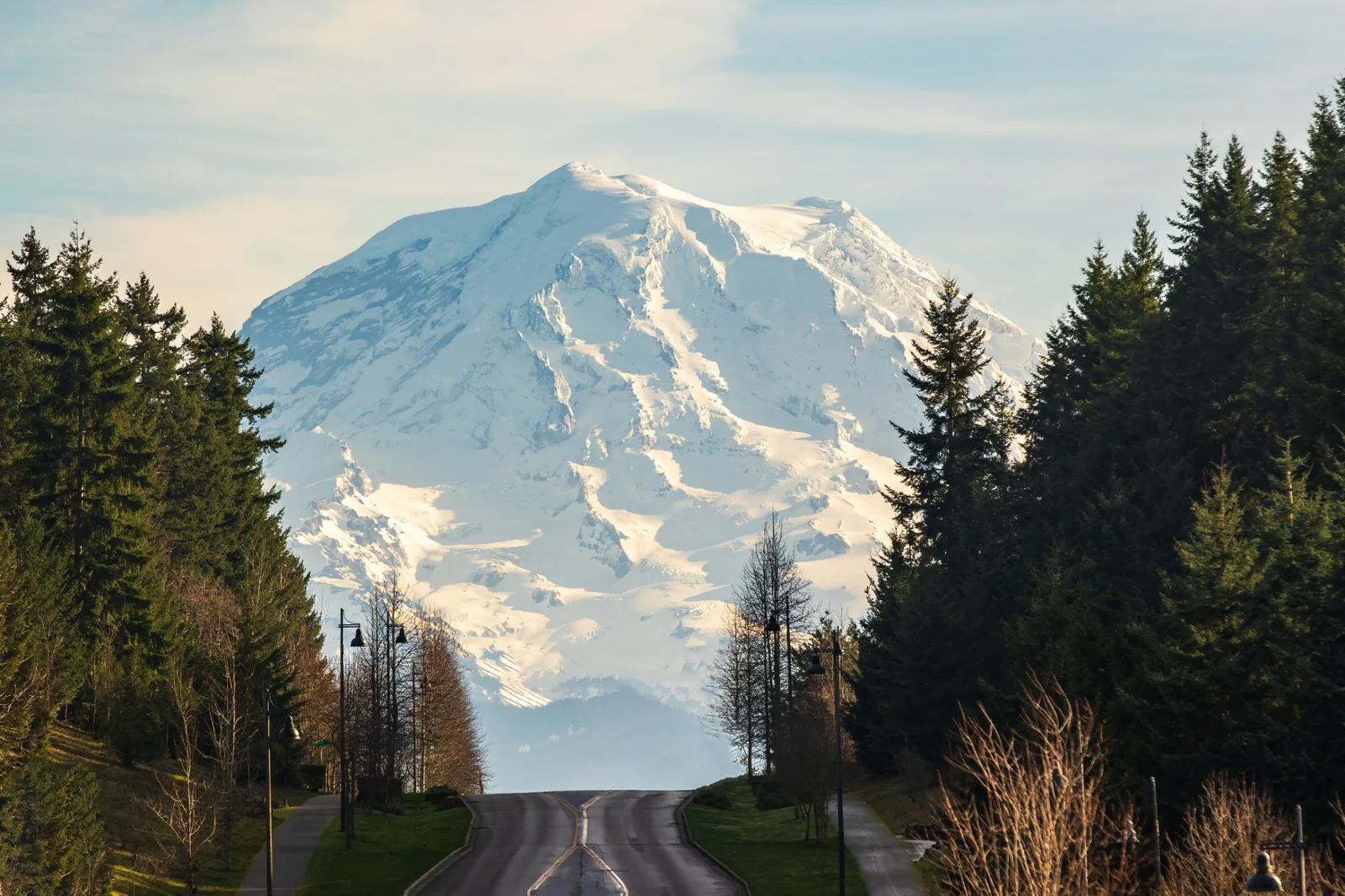 A roadway view toward Mount Rainier in Washington