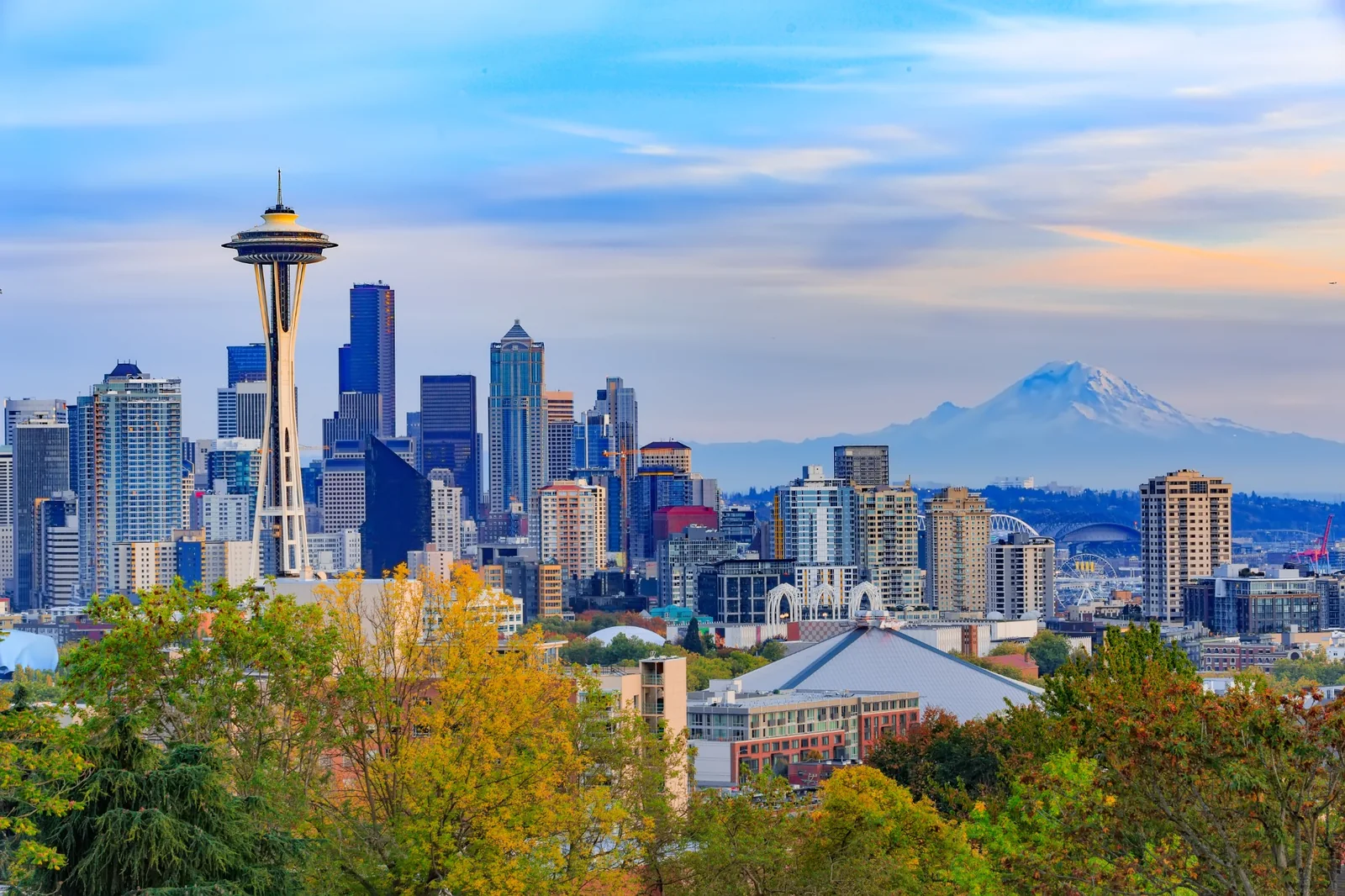 Seattle skyline with Mount Rainier beyond the city