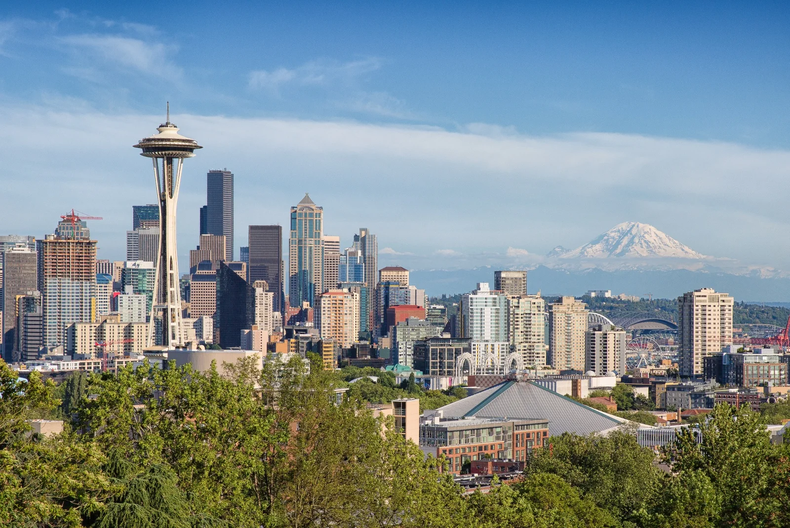 Seattle skyline with Mount Rainier